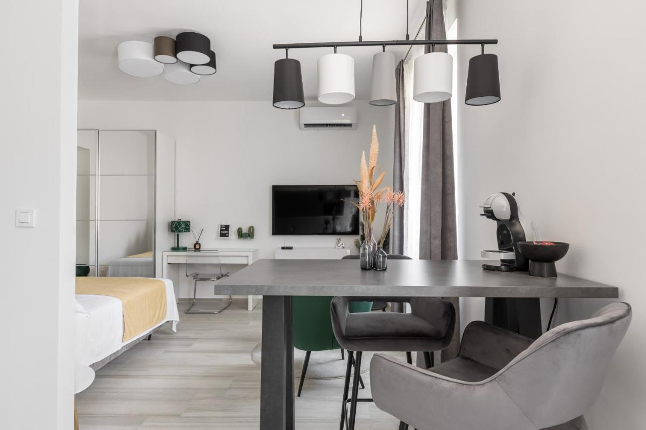 Studio Apartment Home Split Bagian luar foto